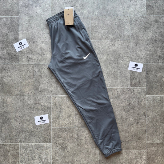 NIKE THERMA-FIT CHALLENGER PANTS - GREY
