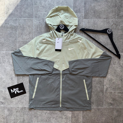 Nike UV windbreaker - Olive aura