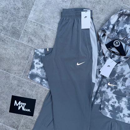 Nike Camo Windbreaker x Challenger Pants Set - Grey