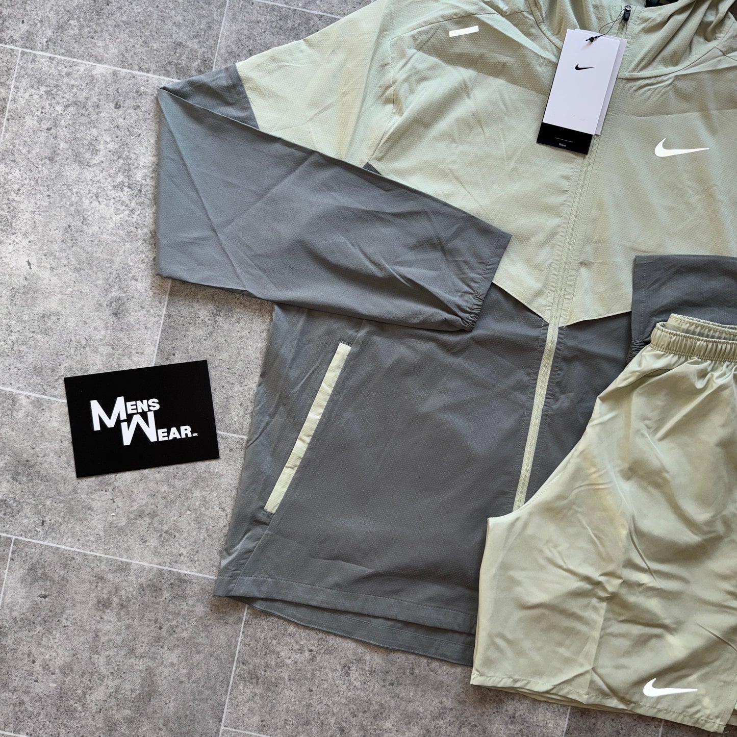 Nike uv windbreaker x challenger set - olive aura