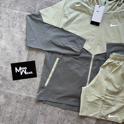 Nike uv windbreaker x challenger set - olive aura