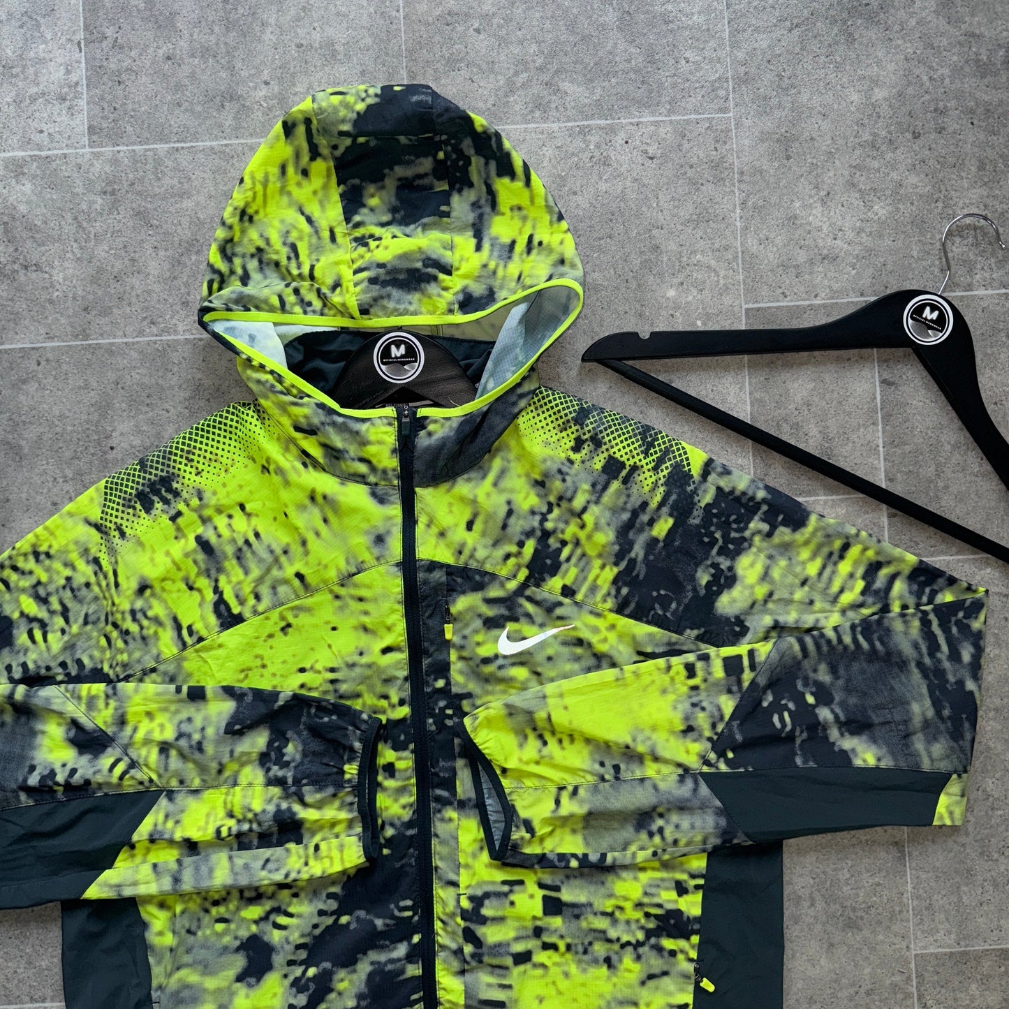 NIKE ‘EXCLUSIVE’ TRAIL KIGER JACKET - NEON/YELLOW