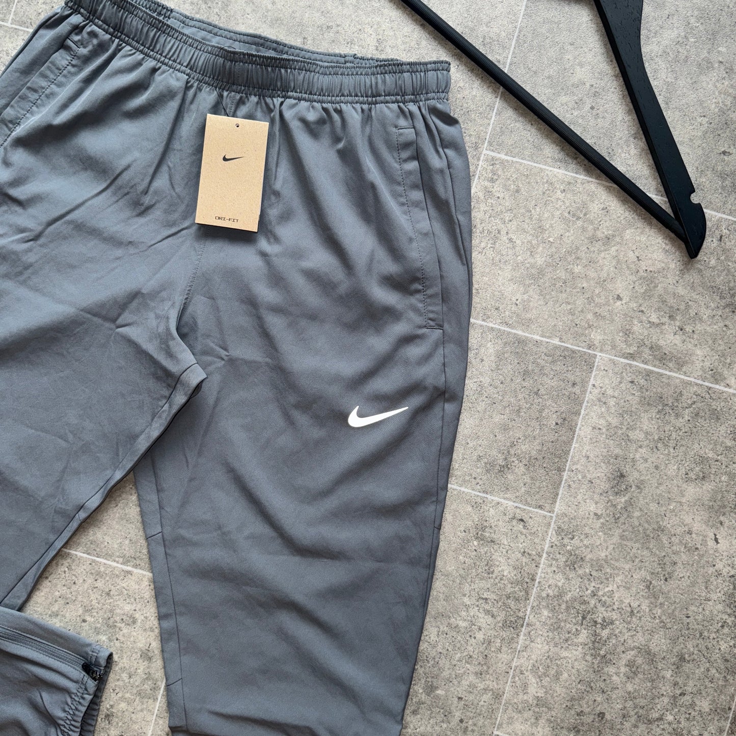 NIKE DRI-FIT CHALLENGER PANTS - GREY
