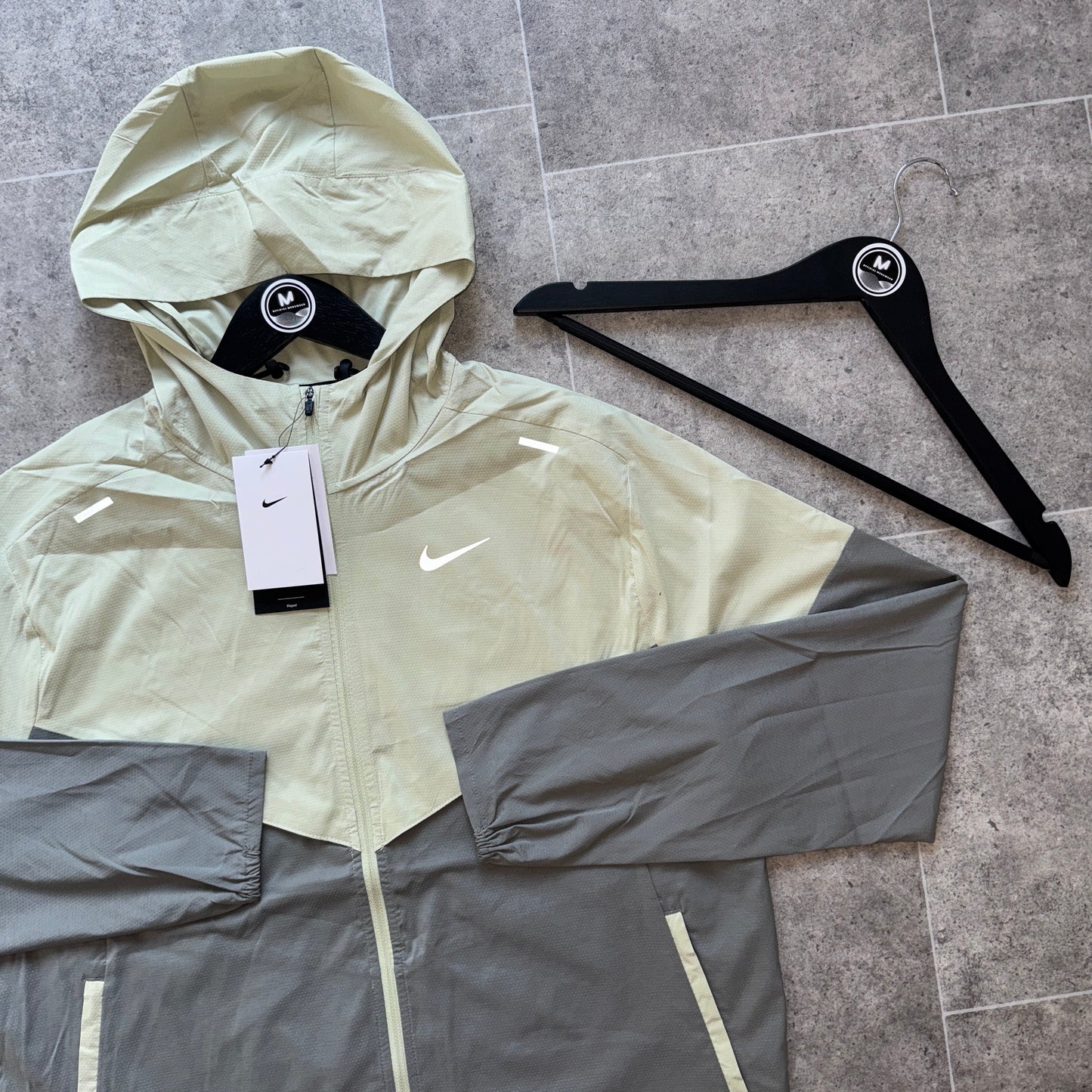 Nike UV windbreaker - Olive aura