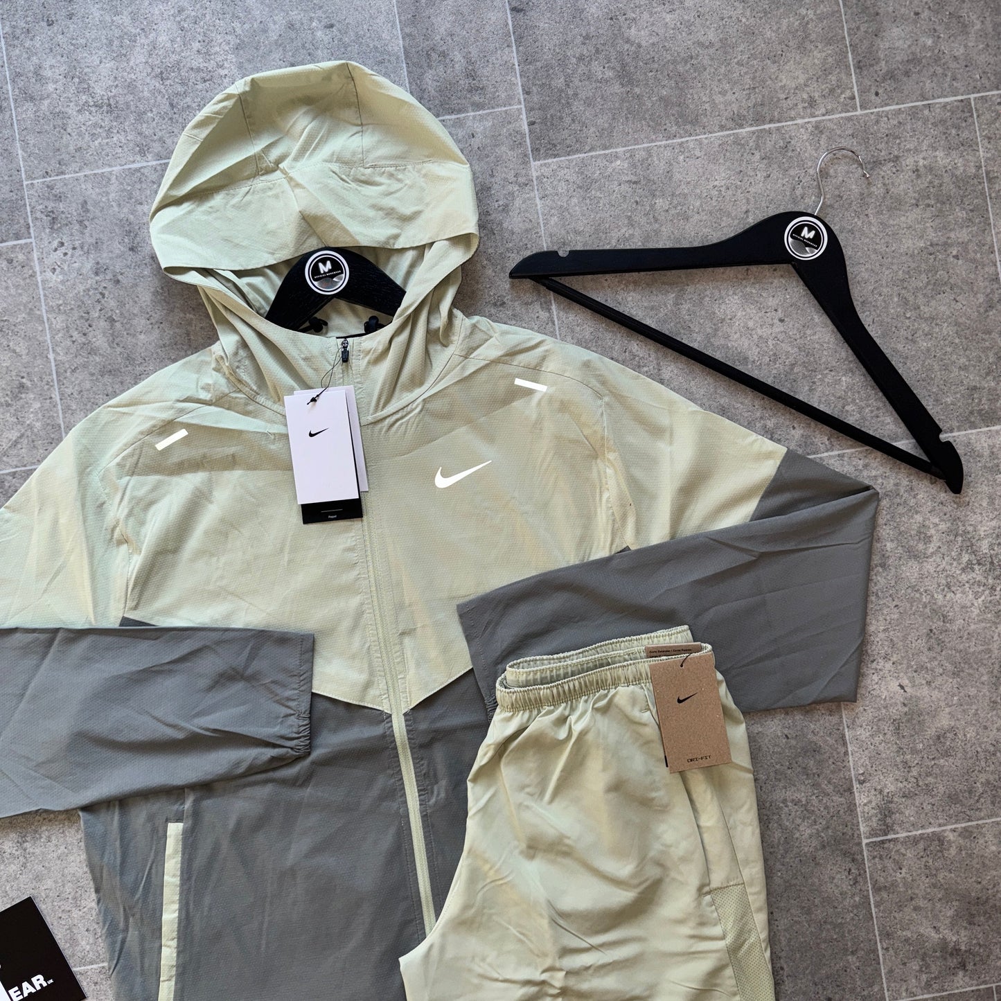 Nike uv windbreaker x challenger set - olive aura
