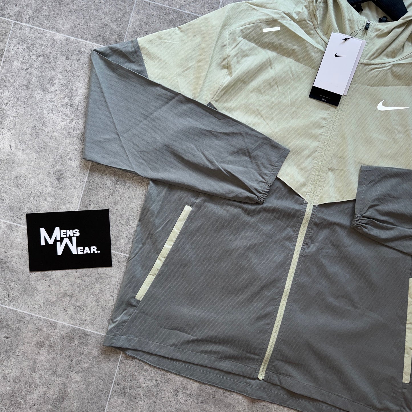 Nike UV windbreaker - Olive aura