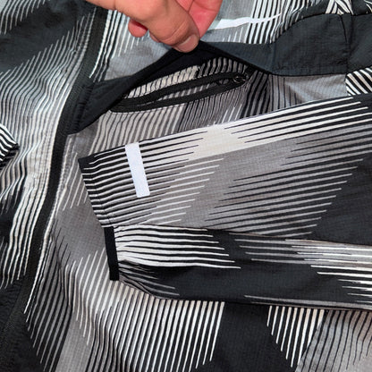 NIKE ‘IMPOSSIBLY LIGHT’ JACKET